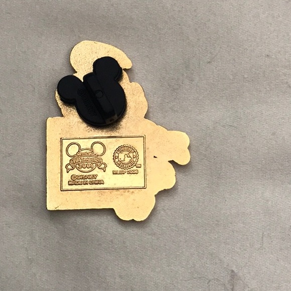 Sold.  - 3 Disney Pin MLB set - Picture 3 of 7